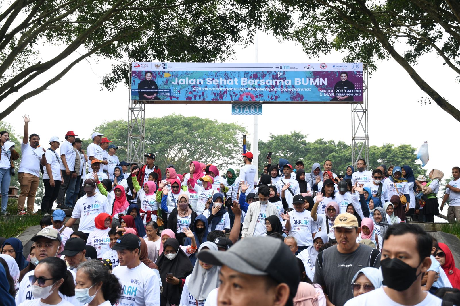 Foto Rayakan HUT ke-25 Kementerian BUMN, Semen Padang Semarakkan Jalan Sehat Bersama BUMN di Temanggung