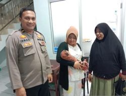 Foto Istri Kanit Provos Polsek Ampeknagari Temukan Bayi Diteras Rumah