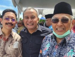 Foto Komisaris dan Direksi Semen Padang Melayat Azwar Anas