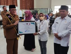 Foto Kampanye Perang Melawan Stunting, Semen Padang Raih Penghargaan dari Walikota Padang