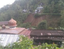 Foto Dua Orang Tewas Akibat Longsor di Sungai Landia Agam