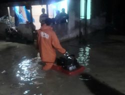 Foto Hujan Lebat di Bukitinggi Sebabkan Pohon Tumbang dan Banjir di Sejumlah Lokasi