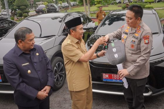 Foto Gubernur Syamsuar: Mobil Listrik Bagian Untuk Hemat Energi