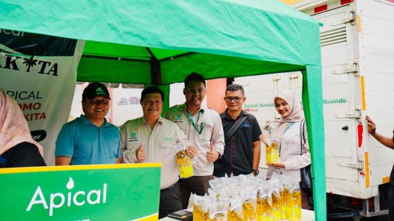 Foto Bantu Jamin Stabilitasi Harga dan Pasokan, Apical Gelar Bazaar Minyak Goreng dan Edukasi HET di Padang