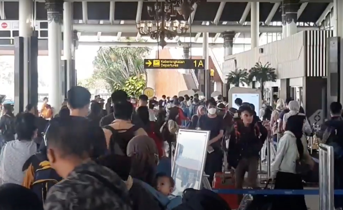 Foto Pemudik Padati Bandara Soetta Sepekan Jelang Lebaran