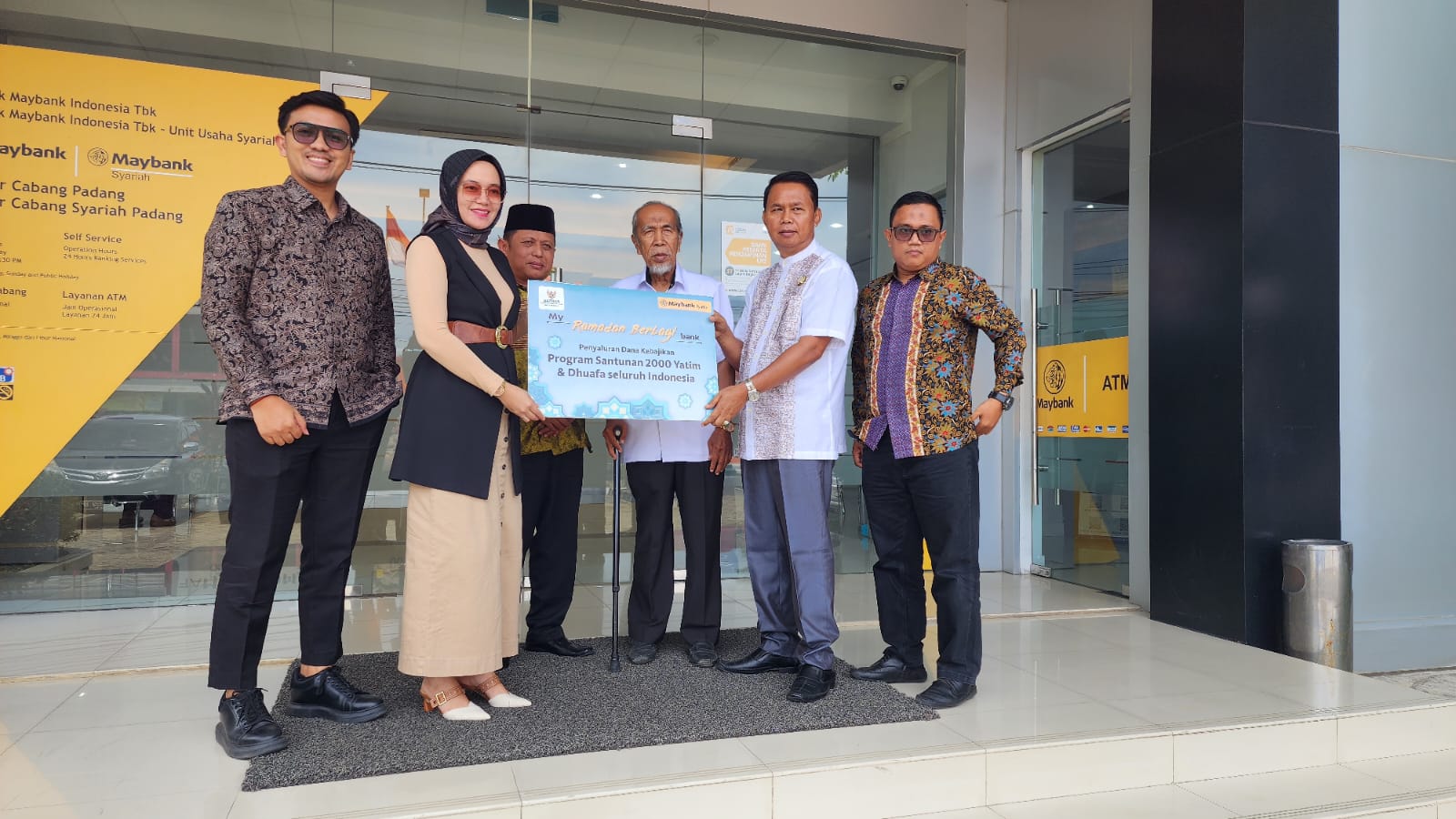 Foto Program Ramadan UUS Maybank Indonesia, Jangkau Ribuan Anak Yatim Penerima Bantuan