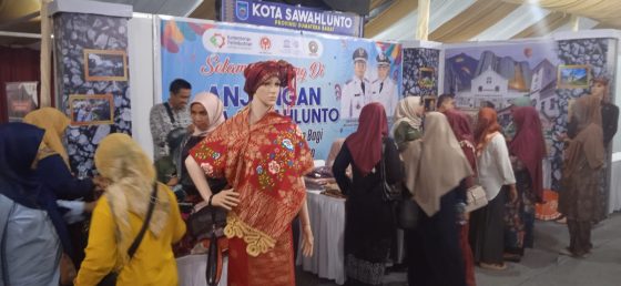 Foto Gubernur Sumbar Terkesan Gelar Kegiatan Tandingan Saingi IRGE Batam 2023