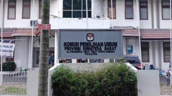 Foto KPU Sumbar Tunggu Kedatangan Surat Suara Pengganti