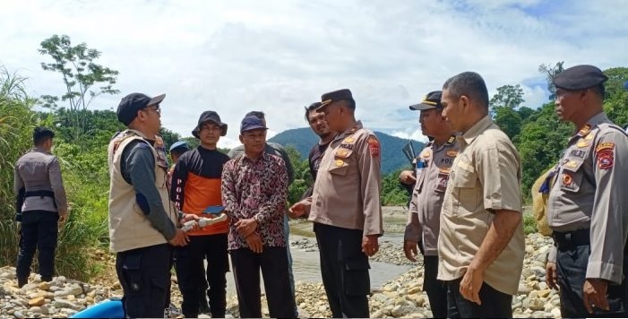 Foto Tim Gabungan Cek Aktifitas Tambang Emas Ilegal di Aliran Batang Pasaman