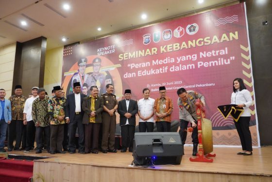 Foto Dibuka Kapolda Riau, Peran Media Pada Pemilu 2024 Diseminarkan