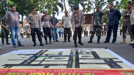 Foto 500 Personil Gabungan Amankan Malam Takbiran Idul Adha di Pekanbaru