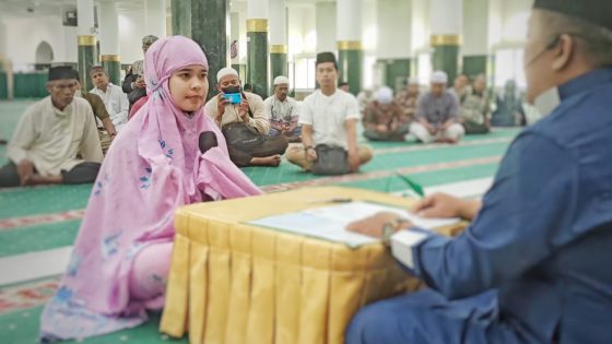 Foto Kisah Gadis Cantik Masuk Islam di Pekanbaru, Terkesima Indahnya Ayat Al-Quran