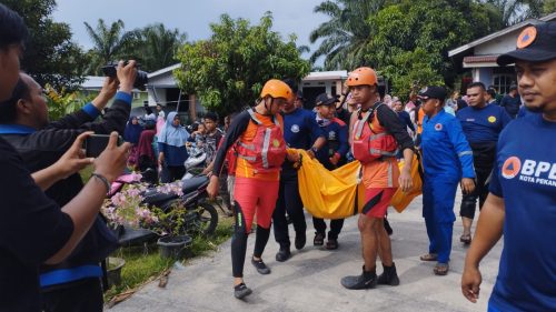 Foto Berselang 4 Jam, Tim SAR Temukan Bocah Perempuan Kedua yang Tenggelam di Sungai Siak