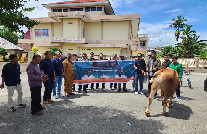 Foto Telkomsel Salurkan 720 Hewan Kurban untuk Penerima Manfaat di Seluruh Indonesia