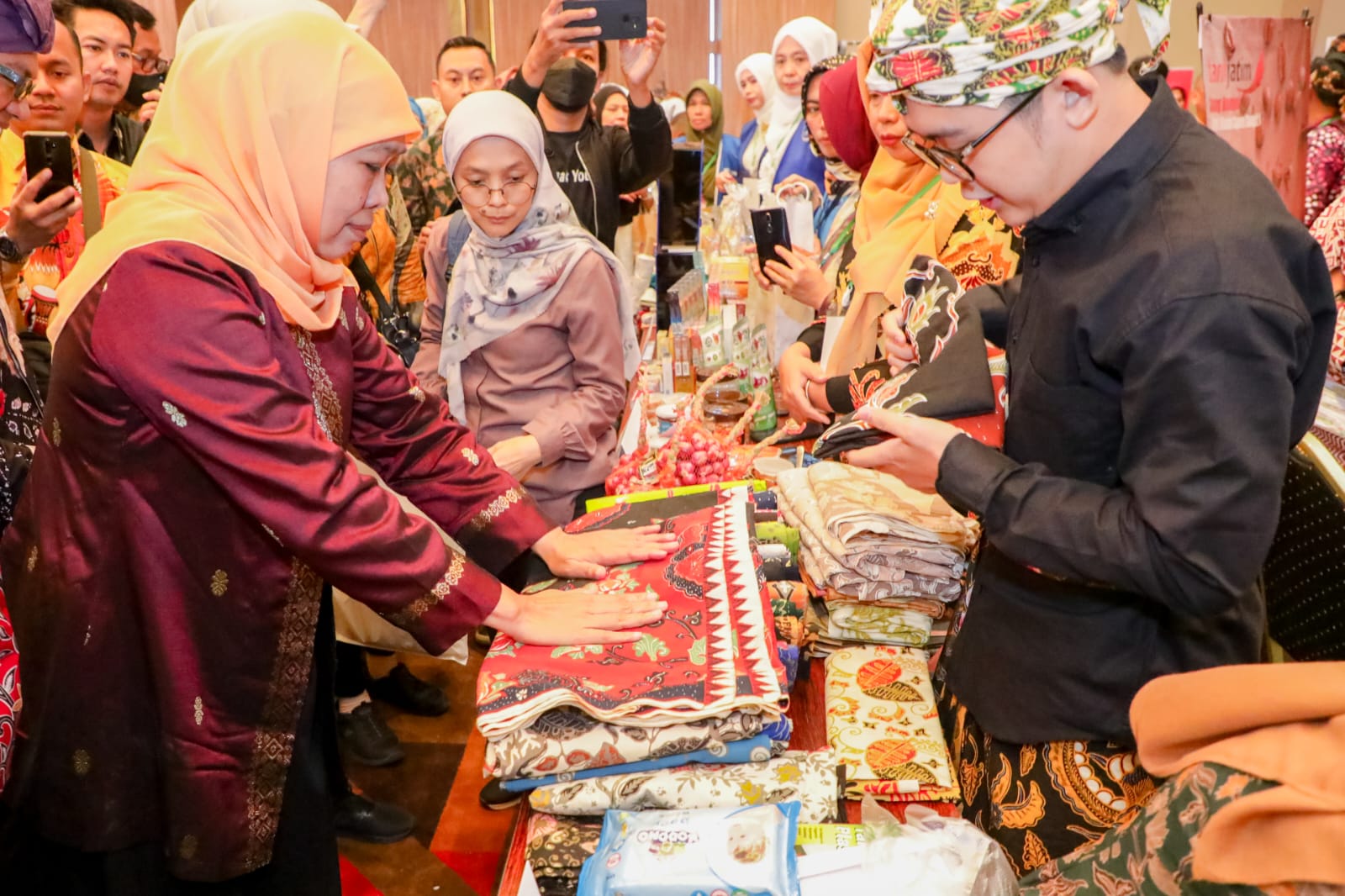 Foto Dorong Investasi Jatim-Sumbar, Khofifah Ajak Pengusaha Investasi di SIER