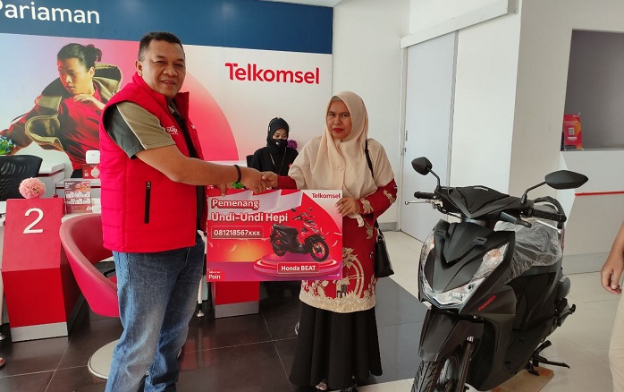 Foto Pelanggan Telkomsel di Lubuk Alung Dapat Hadiah Motor Program Undi Undi Hepi