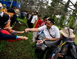 Foto Tertarik dengan Kaliandra dan Ikan Bilih, Peserta Penas Petani dan Nelayan ke-XVI Kunjungi Semen Padang