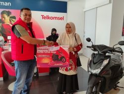 Foto Pelanggan Telkomsel di Lubuk Alung Dapat Hadiah Motor Program Undi Undi Hepi