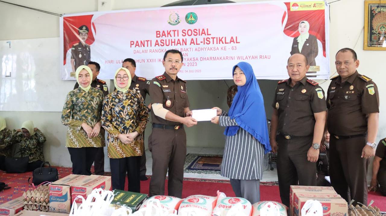 Foto Tali Asih Kejati Riau Bantu 2 Panti  Asuhan Jompo di Pekanbaru