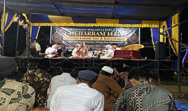Foto Perayaan Malam 1 Suro Tradisi Masyarakat Jawa di Gunung Medan