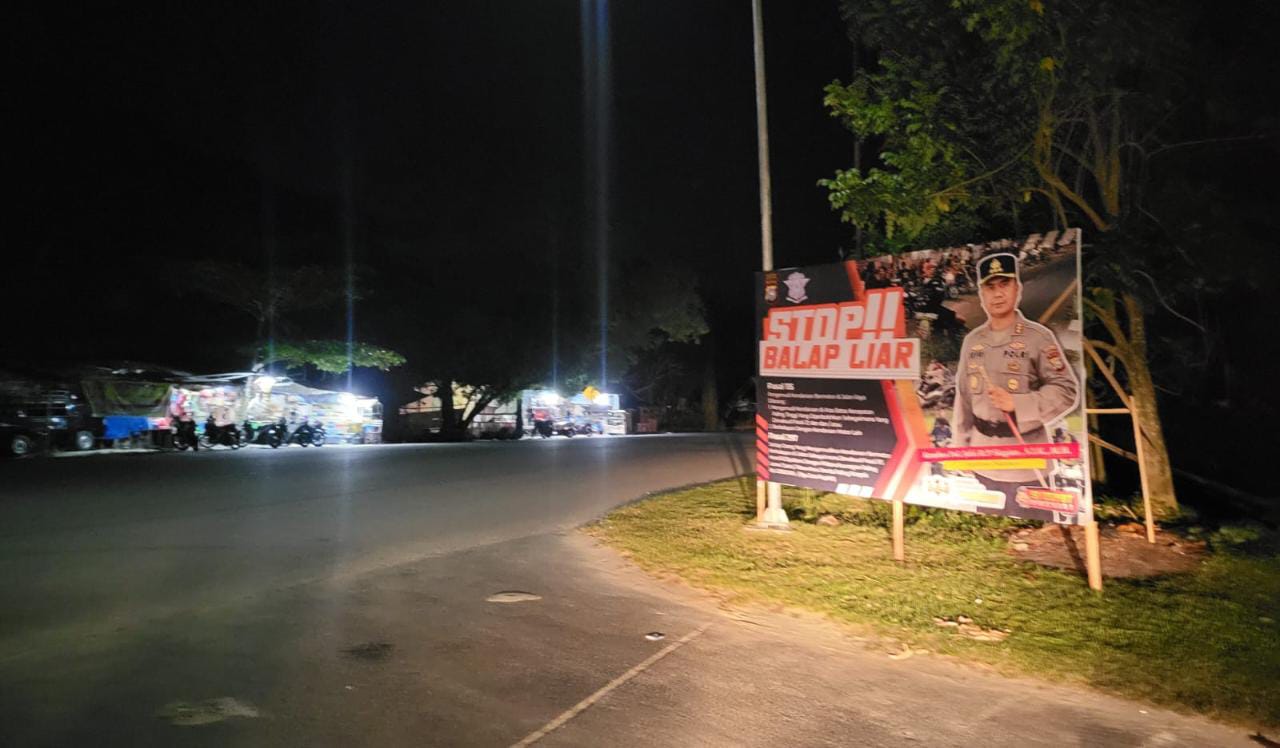 Foto Satlantas Polresta Pekanbaru Pasang Imbauan Stop Balap Liar