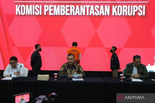 Foto KPK Tahan Sekretaris Mahkamah Agung Hasbi Hasan