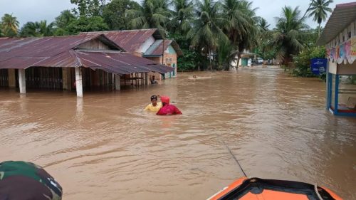 Foto Dua Balita Meninggal Dunia Tertimbun Material Longsor di Padang