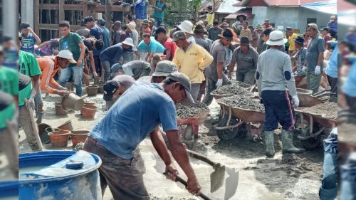 Foto Ratusan Masyarakat Dermakan Tenaga Menegakkan Asrama Putra MTI Tanjung Barulak