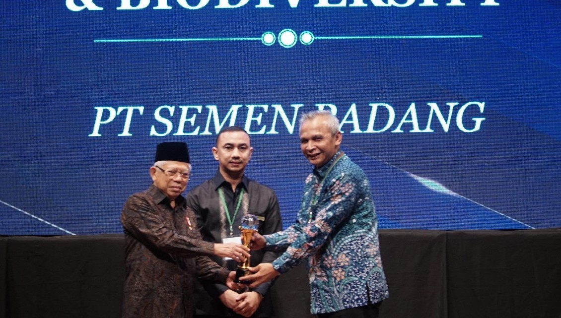 Foto Penghargaan Padmamitra Award 2022 Jadi Kado Istimewa HUT ke-65 Pengambilalihan PT Semen Padang