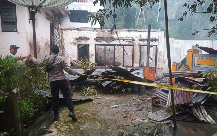 Foto Dua Rumah di Silungkang Hangus