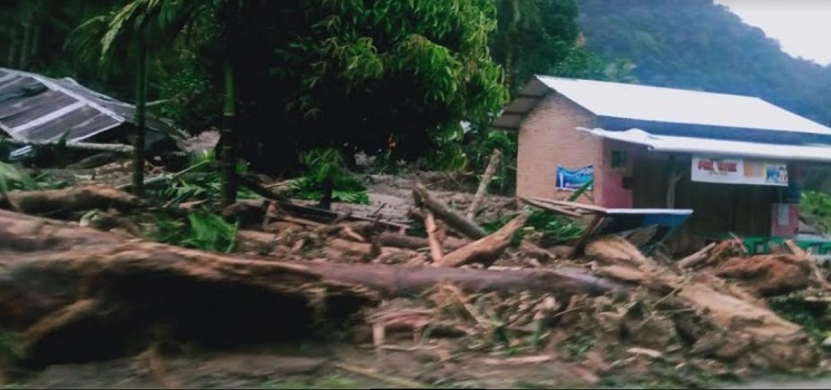 Foto Longsor di Koto Malintang Agam, 2 Rumah Rusak Parah, Warga Mengungsi