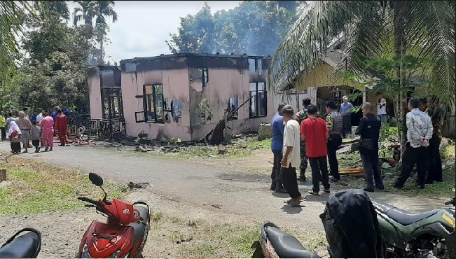 Foto Satu Rumah Semi Permanen di Campago Padang Pariaman Ludes Terbakar