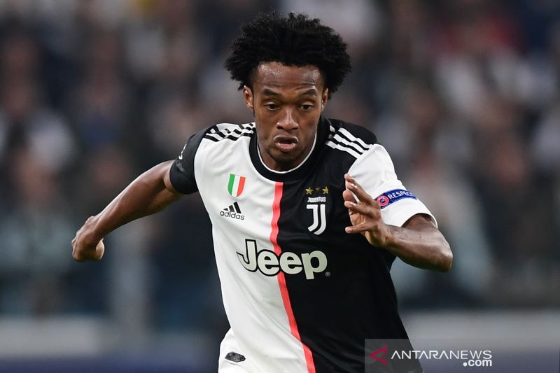 Foto Inter Milan Resmi Kontrak Juan Cuadrado dari Juventus