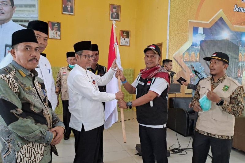 Foto 374 Jemaah Haji Riau Kloter Pertama Tiba di Pekanbaru