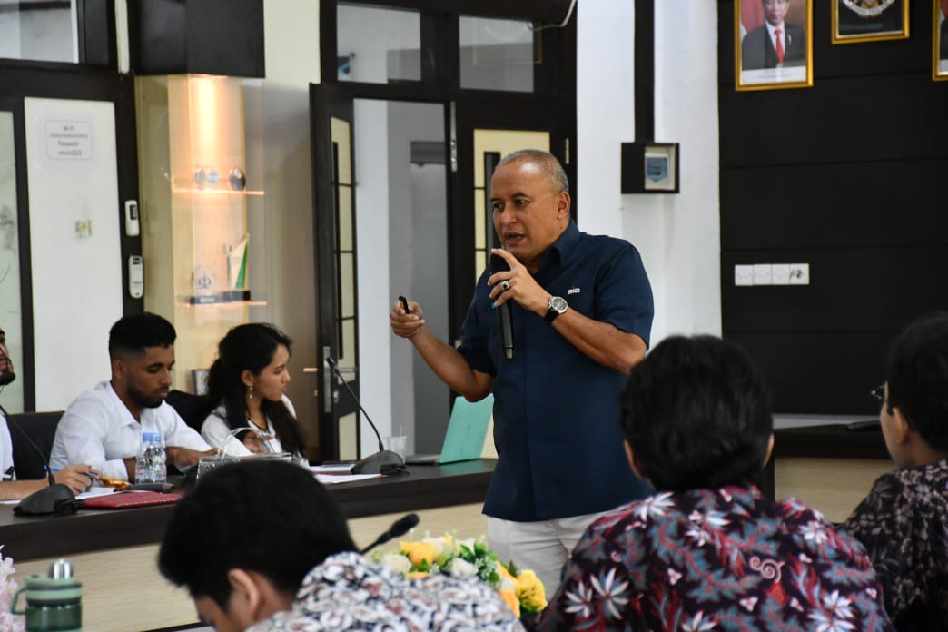 Foto Kuliah Umum Summer Course di Unand, Semen Padang Kenalkan Program Nabuang Sarok dan Kaliandra Merah