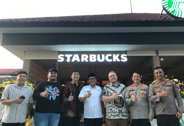 Foto Starbucks Hadir di Jalan Ahmad Yani Padang