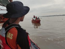 Foto Pergi Main Layangan Dekat Sungai, Bocah 8 Tahun di Riau Hilang