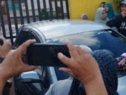 Foto Gerbang Masuk SMAN 3 Bukittinggi Diblokir Warga, Ini Penyebabnya