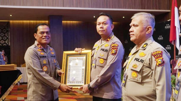 Foto Polres Inhu Terima Penghargaan dari Kapolri dan Kapolda Riau