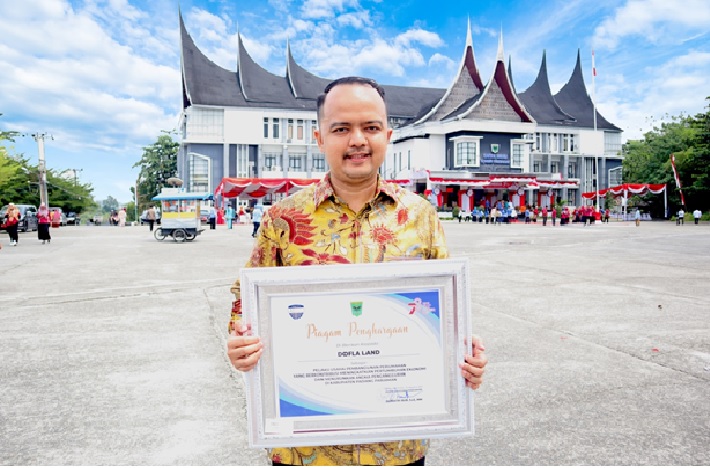 Foto Momentum HUT ke-78 RI, Dofla Land Terima Penghargaan Dari Pemkab Padang Pariaman