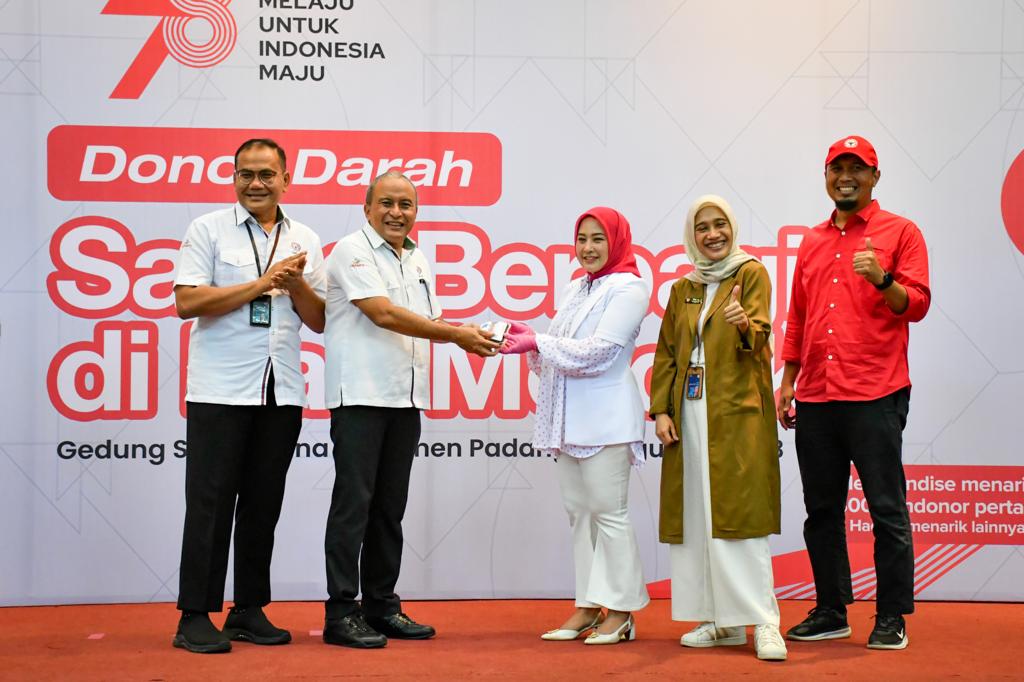 Foto Donor Darah HUT RI, Semen Padang Sumbangkan 347 Kantong Darah ke PMI