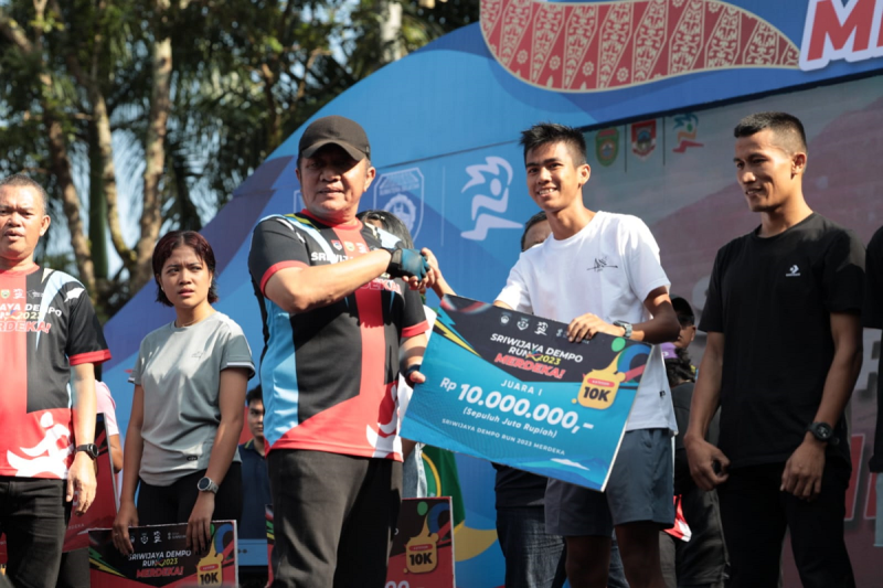 Foto Pelari Sumbar Juarai Sriwijaya Dempo Run 2023