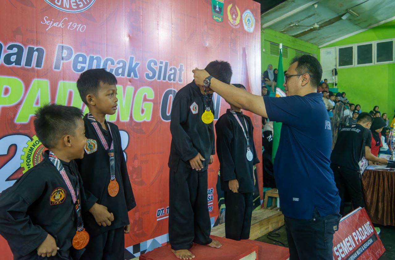 Foto Kejuaraan Pencak Silat Semen Padang Open 2023, Pesilat Tuan Rumah Raih Juara Umum I