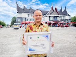 Foto Momentum HUT ke-78 RI, Dofla Land Terima Penghargaan Dari Pemkab Padang Pariaman