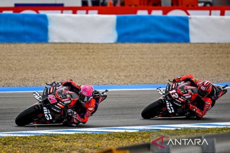 Foto Espargaro juara MotoGP Catalunya, Bagnaia Kecelakaan Parah