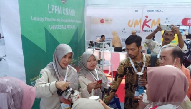 Foto Universitas Andalas Pamerkan Lebih 100 Produk di InaRI Expo