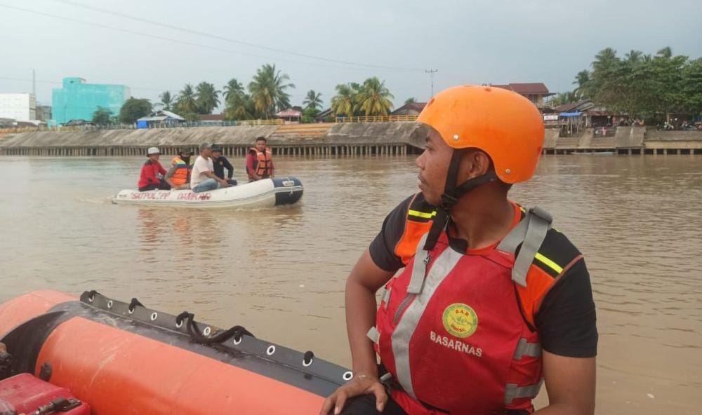 Foto Pencarian Remaja Hilang di Sungai Indragiri Memasuki Hari Kelima