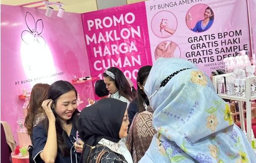 Foto Seperti Punya Magnet, Booth PT Bunga Amerta Kosmetindo di Cosmobeaute 2023 Diserbu Pengunjung