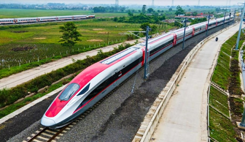 Foto Kemenhub Terbitkan Izin Operasi Kereta Cepat Jakarta - Bandung