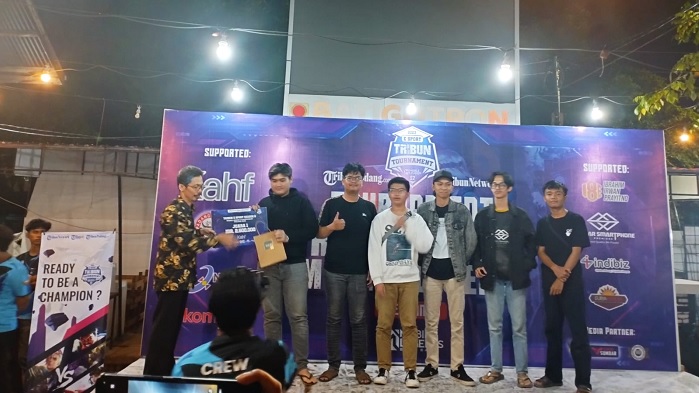 Foto Tim Porwil Sumbar Juara Tribun e-Sport Mobile Legend Season 2